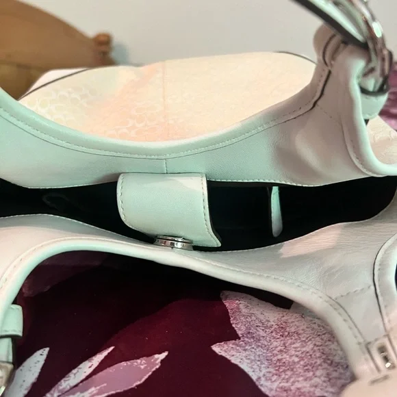 Coach bucket purse - Picture 3 of 6